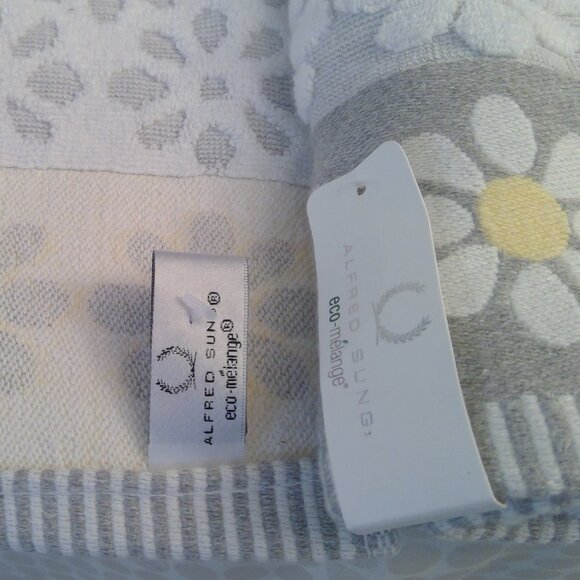 BRAND NEW Alfred Sung Daisy Cotton set of (2) BATH Towels - Picture 4 of 6